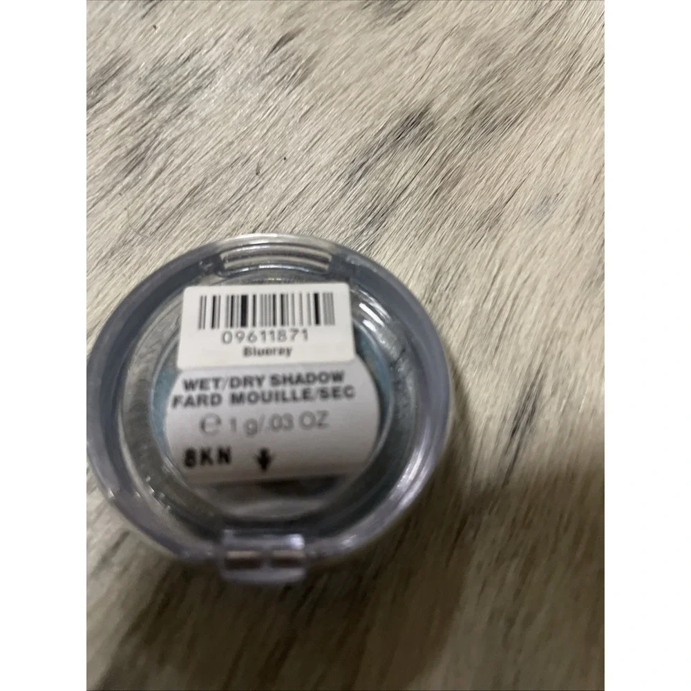 Victoria's Secret Beauty Rush Wet/Dry Shadow in Blueray - New and Sealed‎